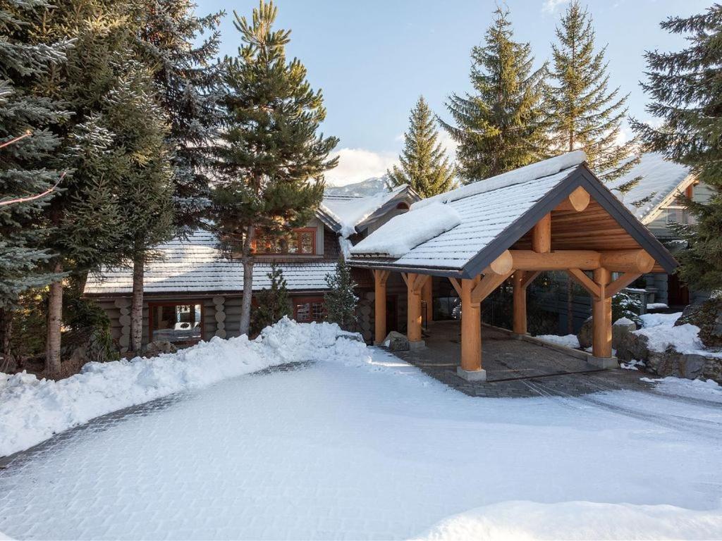 Beautiful 5 Bedroom Log Home With Spectacular Views Уистлер Экстерьер фото